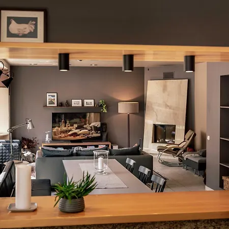 Spacious 2-story Apt. W/ Terrace - 280 M2 شقة *