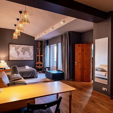 Spacious 2-story Apt. W/ Terrace - 280 M2 شقة
